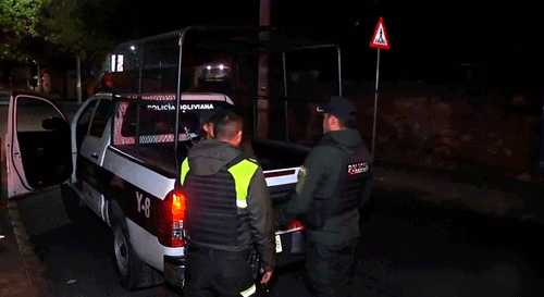 Vecinos alertan y Policía aprehende  a dos extranjeros acusados de  intimidar con pistola de juguete