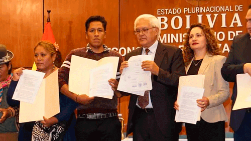 Gobierno firma acuerdo de cuatro puntos para aplicar diferimiento de créditos