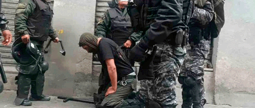 Dos policías heridos y mineros detenidos tras enfrentamientos en marcha de la COB en La Paz