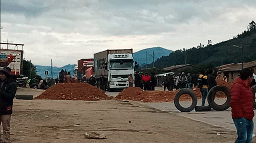 Suspensión temporal de la carretera nueva Cochabamba-Santa Cruz por bloqueos en Yapacaní 
