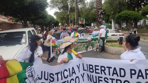 Protesta en Santa Cruz: Ciudadanos rechazan &quot;Autoprorroga&quot; judicial