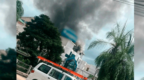 Incendio en clínica de Santa Cruz moviliza a bomberos