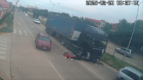 Chofer de camión atropelló y arrastró a un mototaxista en Santa Cruz