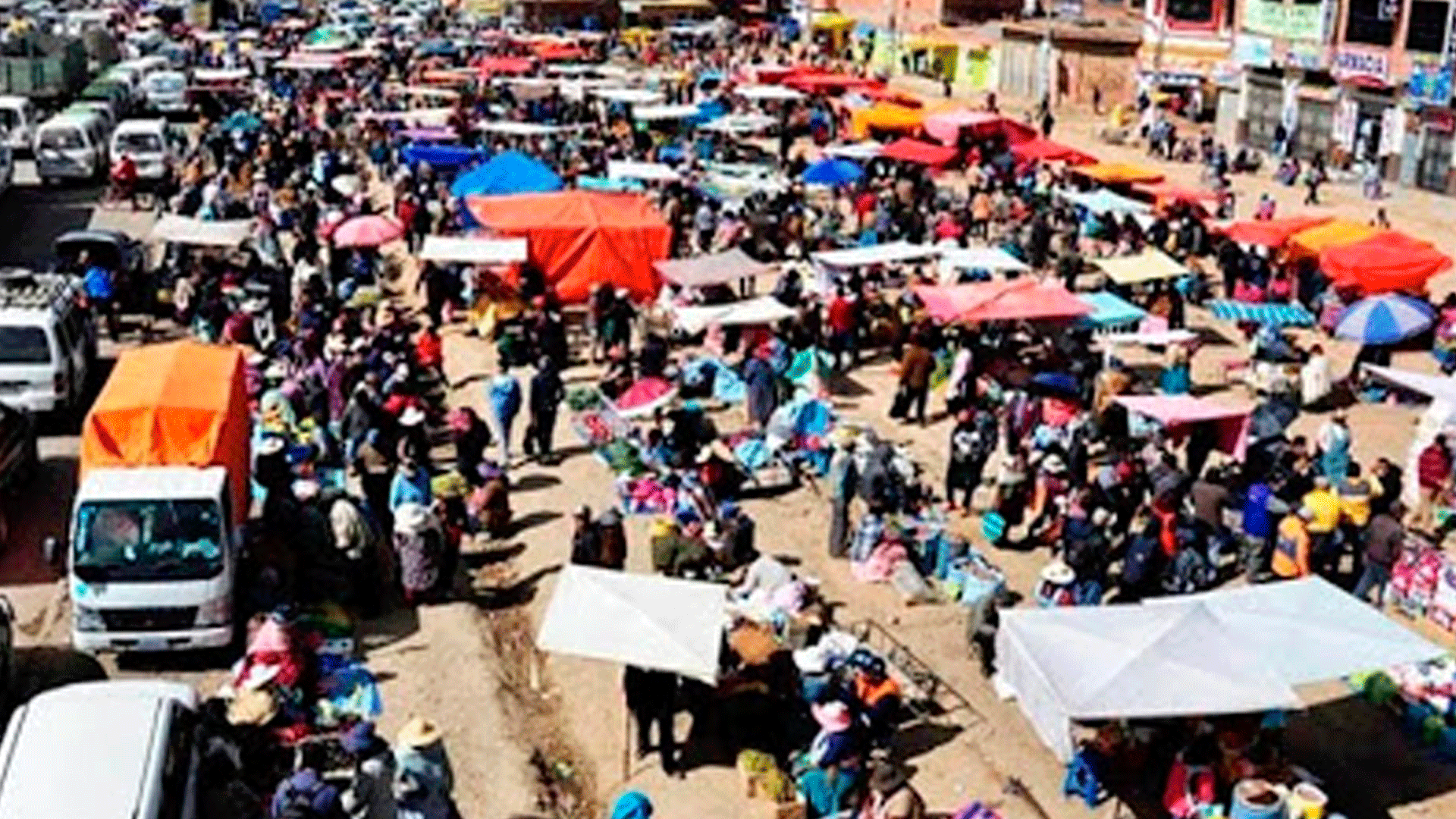 Alcaldía de El Alto entrega decreto reglamentario a Federación de Mercados 
