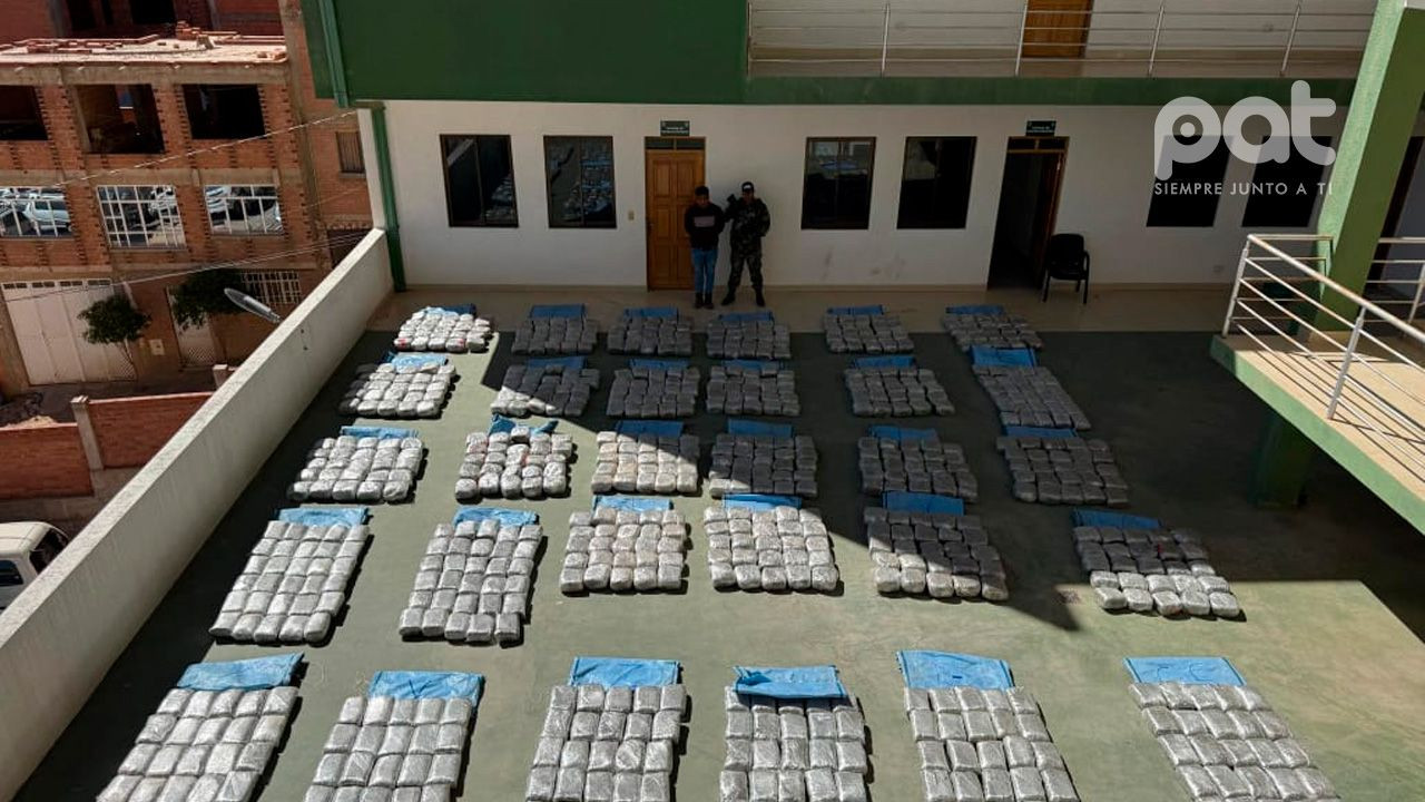 http://www.redpat.tv//uploads/Detienen_a_sujeto_con_casi_una_tonelada_de_marihuana_camuflada_en_una_volqueta_con_grava_4e744d7b0a.jpg