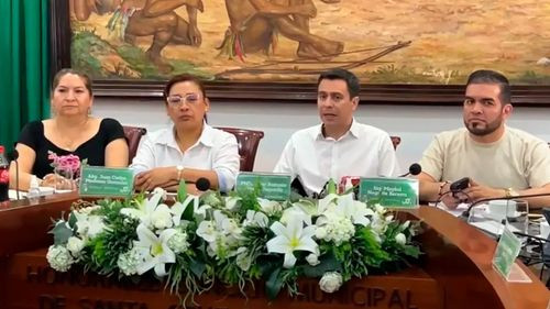 Concejo de Santa Cruz reanuda sesiones con distinciones por la efeméride