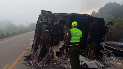 Camión cisterna volcó y ardió en la ruta Camiri-Santa Cruz  