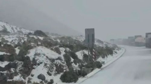 Nevadas intensas paralizan frontera con Chile y dejan más de 2.000 camiones detenidos