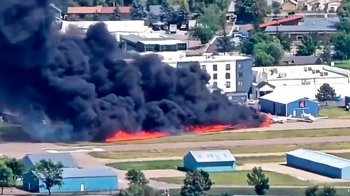 Colisión entre aeronaves en aeropuerto de Montana provoca incendio sin heridos graves