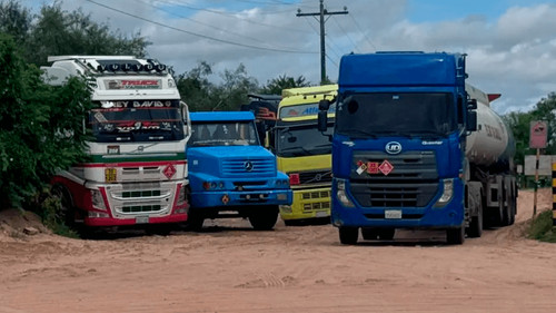 YPFB atribuye filas de cisternas en Palmasola a almacenaje en niveles máximos