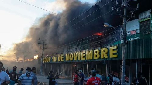Fiscalía inicia investigación para determinar las causas del incendio en la Feria Barrio Lindo