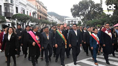 Arce y su comitiva fueron abucheados en la Plaza 25 de Mayo.