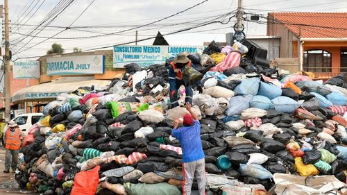 Crisis sanitaria en Cochabamba: basura se acumula en calles y hospitales