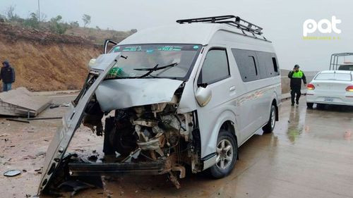 Minibús sufre accidente en la ruta Sucre–Yamparáez y deja seis heridos