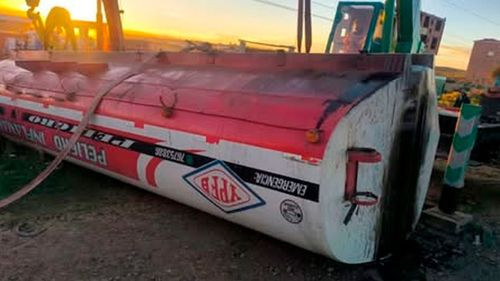 Vuelco de cisterna en la vía La Paz–Oruro sin heridos