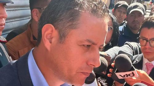 Lara visita la cárcel de San Pedro y habla brevemente con Luis Arce
