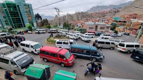 Bloqueo de transporte en La Paz deja arrestos y caos en vías principales