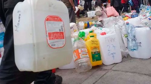 Limitan a 5 litros la compra de combustible en bidones