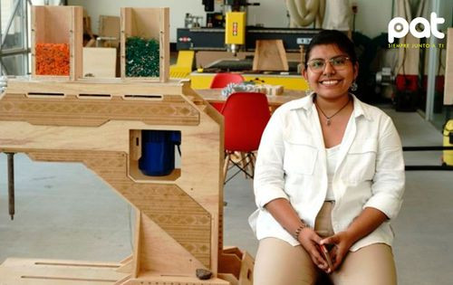 Máquina boliviana convierte plástico reciclado en fibra textil y busca expandirse globalmente