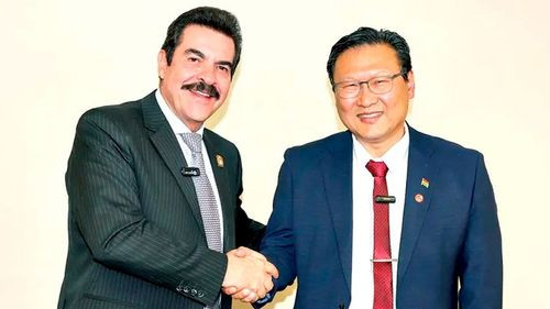 Manfred y Chi buscan consenso para definir candidatura única