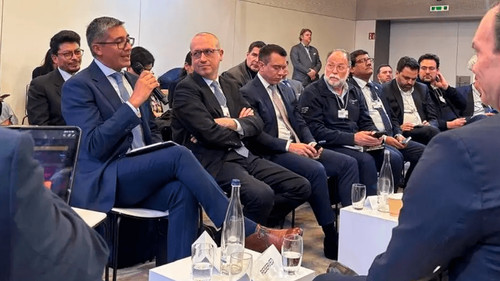 Espinoza afirma en Davos que Bolivia necesita reglas claras para atraer inversión