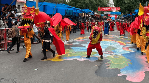 Imagen de  El bloque militar brilla con creatividad y ritmo en el Corso de Corsos de Cochabamba
