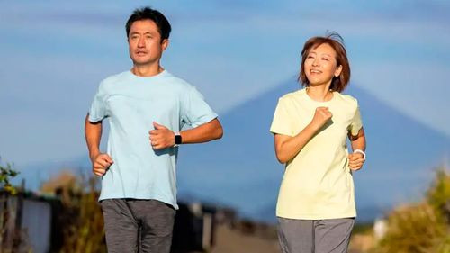 Caminata japonesa gana popularidad en redes por sus beneficios y sencillez