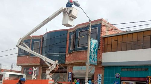 Mejoran alumbrado público en San Felipe de Seke 7