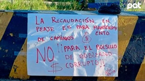 Transportistas suspenden el pago de peajes como protesta por el mal estado de las carreteras