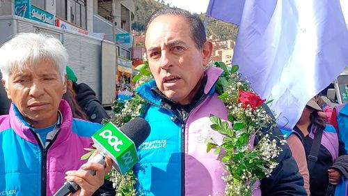 Dockweiler visita el Distrito 13 y reparte pan