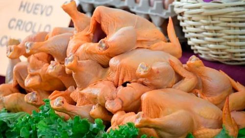 El pollo llega hasta Bs 21 en el eje central