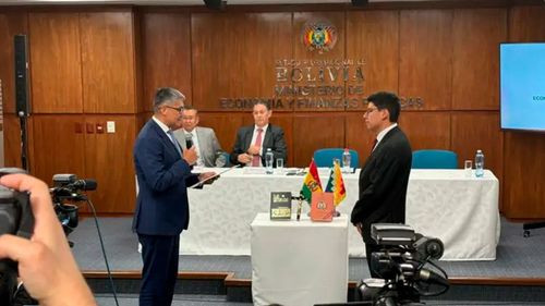 Valencia asume el Viceministerio de Pensiones