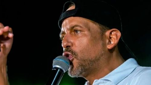 Camacho dispone uso de vehículos oficiales para atender incendios en Santa Cruz