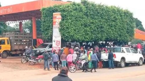 Cívicos cuestionan falta de combustible en surtidor de San Miguel de Velasco