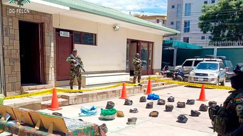 Felcn incauta 1,6 toneladas de ácido sulfúrico en operativos en Cochabamba