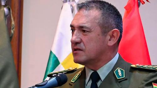Fiscalía convoca al excomandante de la Policía por denuncia de presunta discriminación