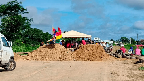 Bloqueo en San Julián detiene cisternas y complica abastecimiento en Beni y la Chiquitania