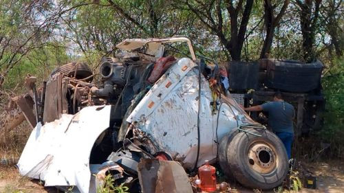 Conductor muere tras despiste de cisterna que transportaba diésel hacia Santa Cruz