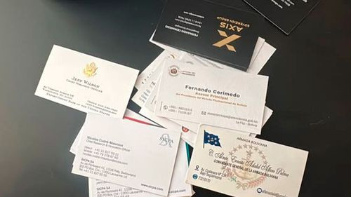 Imagen de Hallan tarjetas que identificaban a Cerimedo como asesor principal del Presidente