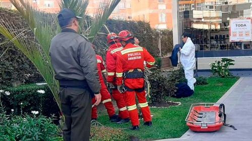 Mujer de 79 años muere tras caer desde el noveno piso de un edificio en La Paz