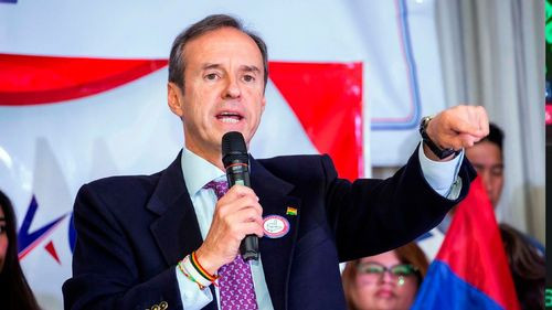 Tuto Quiroga se molesta al defender la renta vitalicia