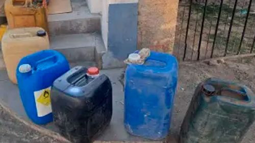 Surtidor es intervenido tras hallazgo de camión con bidones de combustible