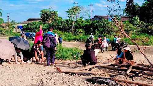 Universitarios habilitan paso humanitario en Chimoré
