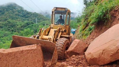 Cinco tramos carreteros están cerrados por derrumbes en Santa Cruz y Tarija