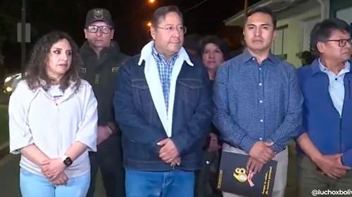 Arce llega a cochabamba y visita a policías y personal médico heridos durante los bloqueos