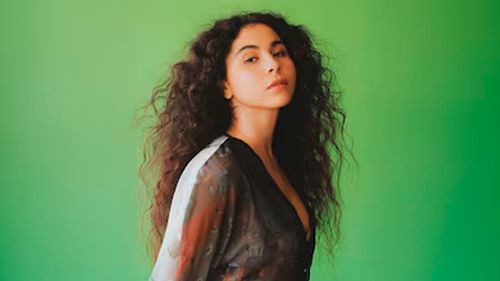 Silvana Estrada anuncia su nuevo disco “Vendrán Suaves Lluvias”, inspirado en un poema de Sara Teasdale Silvana Estrada anuncia su nuevo disco “Vendrán Suaves Lluvias”, inspirado en un poema de Sara Teasdale