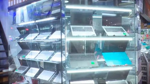 Precios de computadoras y laptops bajan hasta 20% por estabilización del dólar