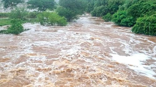Ruptura de dique en Puerto Paila pone en riesgo a dos barrios Ruptura de dique en Puerto Paila pone en riesgo a dos barrios
