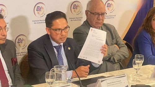 Empresarios impulsan cumbre por crisis económica