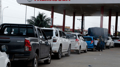 Gobernador JP Velasco anuncia reabastecimiento de combustibles para Santa Cruz